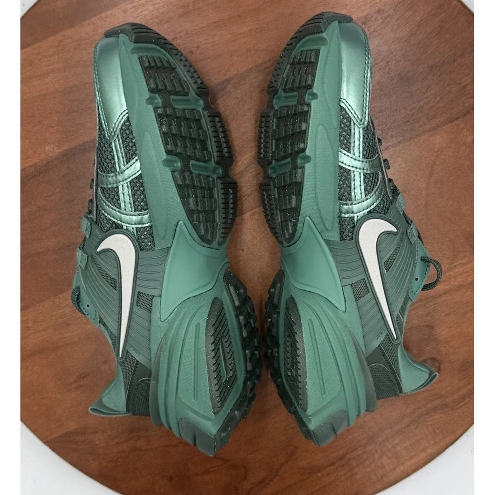 Nike V2K Run Bicoastal Metallic Silver Sneaker Womens Size 8 HF5050-361 Athletic